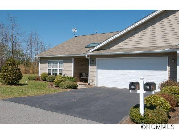 302 Castle Creek Drive - Photo 2