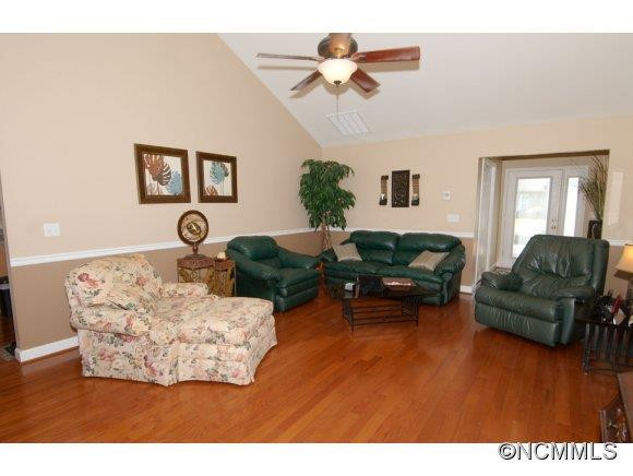 302 Castle Creek Drive - Photo 7