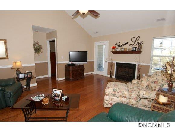 302 Castle Creek Drive - Photo 8