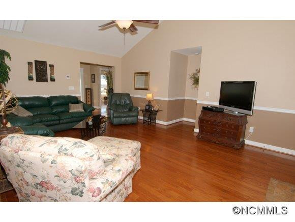 302 Castle Creek Drive - Photo 9