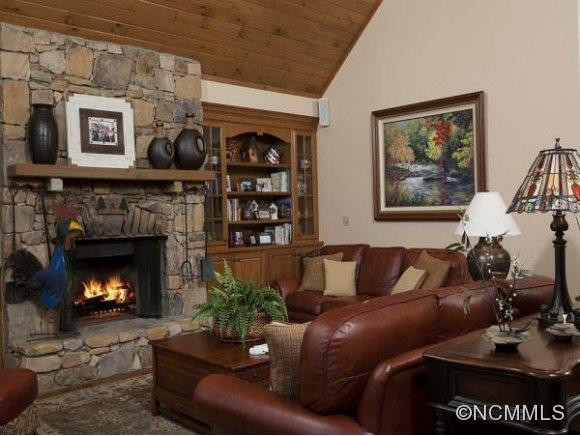 201 CLARIDGE WAY - Photo 3