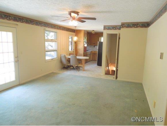 136 Bishop Lane - Photo 2