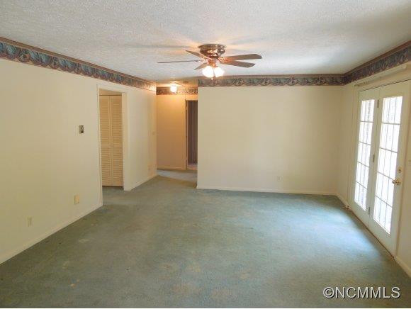 136 Bishop Lane - Photo 3