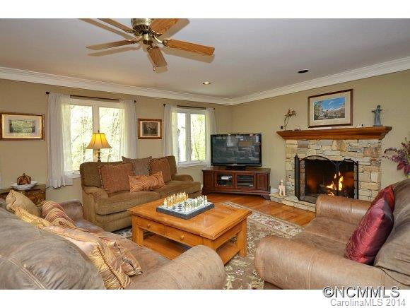 1229 Golden Road - Photo 4