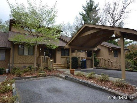 203 CHINQUAPIN OAK LANE
