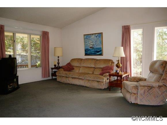 18 Laurel Hill Drive - Photo 4