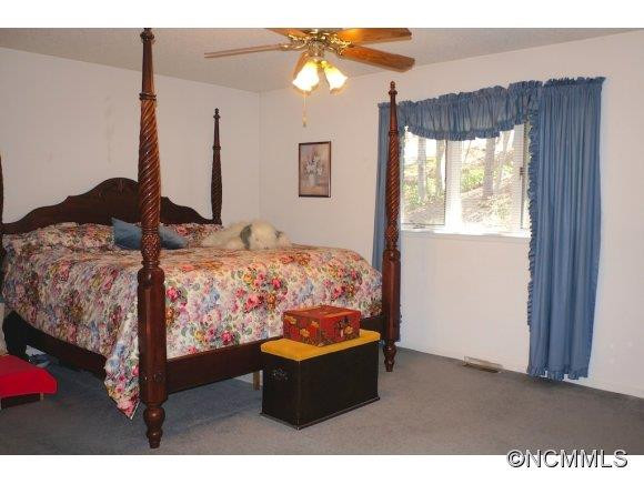 18 Laurel Hill Drive - Photo 9
