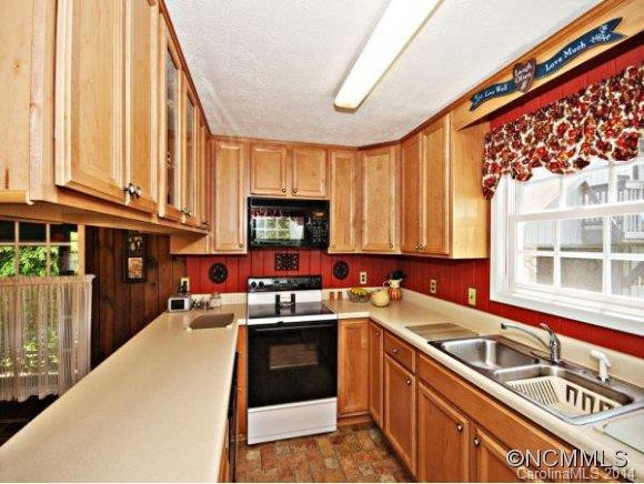 223 FAIRWAY HILLS DRIVE - Photo 4