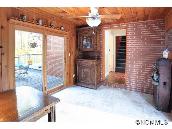 113 Laurelhurst - Photo 14