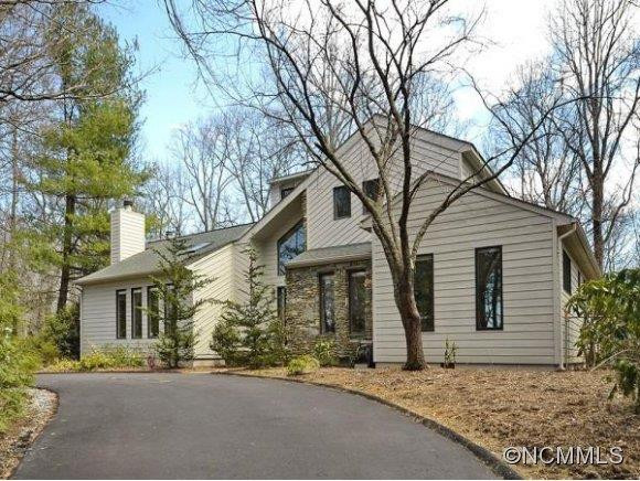 27 GLEN COVE DRIVE