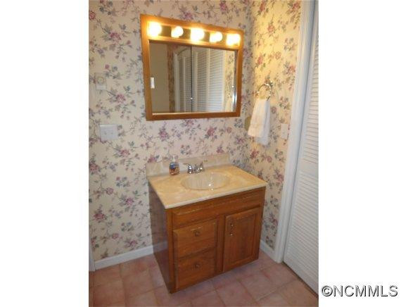18 Gail Dr - Photo 13