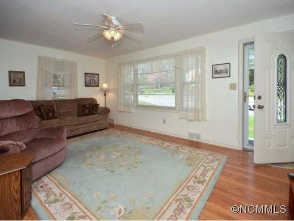 1106 N JUSTICE STREET - Photo 2