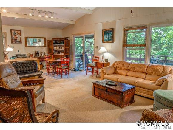 212 Sunset Drive - Photo 2