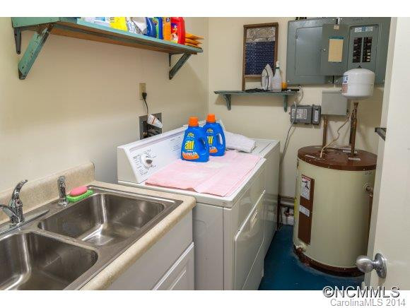 212 Sunset Drive - Photo 14