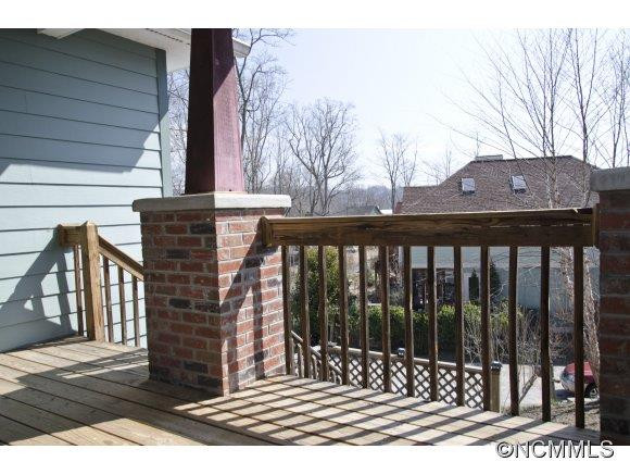 8 Ridgeway - Photo 2