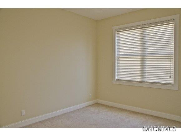8 Ridgeway - Photo 14