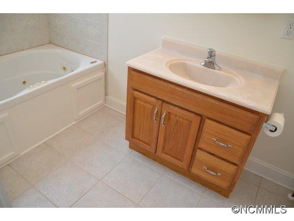8 Ridgeway - Photo 18