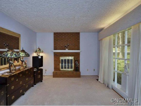 2032 EVERGREEN DRIVE - Photo 2