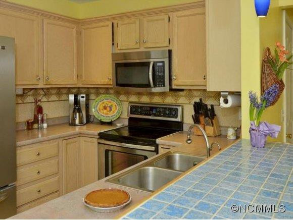 44 SUNSET DR - Photo 8