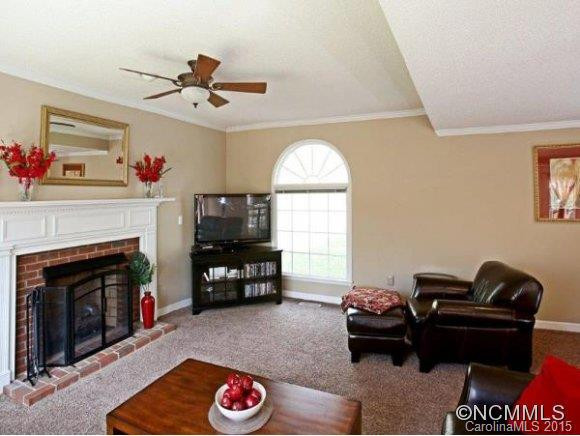 826 MOSS DRIVE - Photo 4