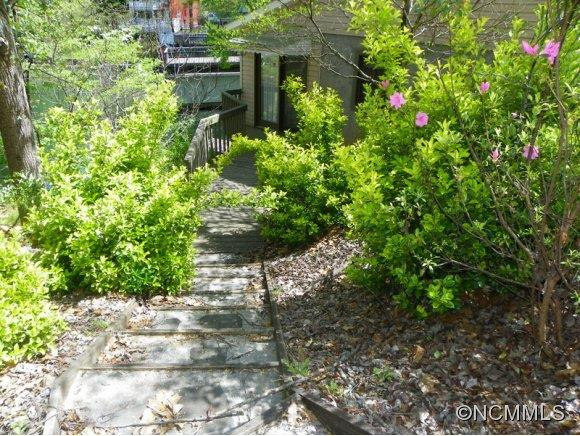 2052 Memorial Highway - Photo 7