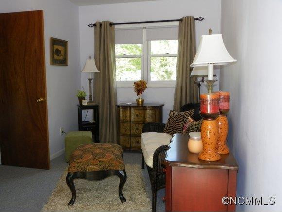 2052 Memorial Highway - Photo 9