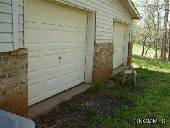 370 Robinson Creek Road - Photo 2