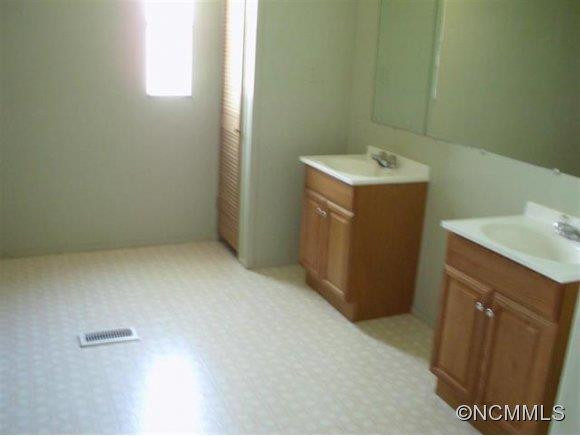 370 Robinson Creek Road - Photo 10