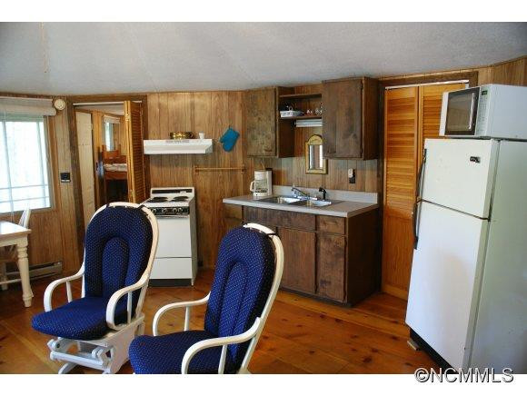 1531 Green River Cove Road - Photo 4