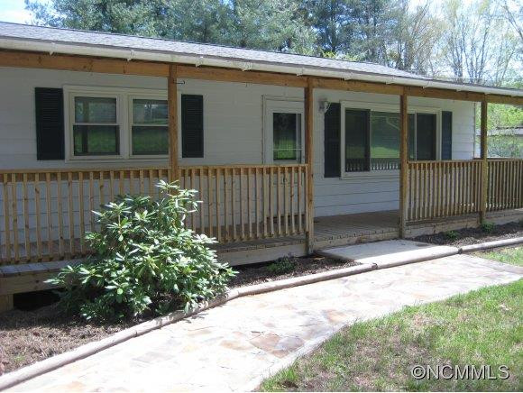 110 Cloverdale Drive - Photo 2