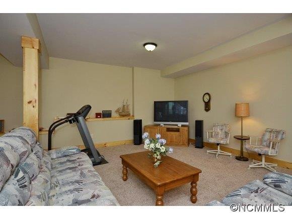 79 Ashworth Avenue - Photo 13