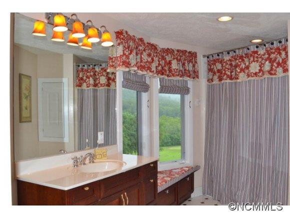748 Blue Ridge Drive North - Photo 16