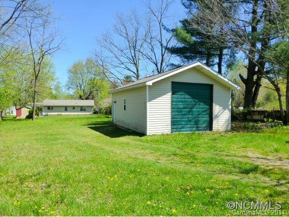 111 East Walker Street - Photo 2