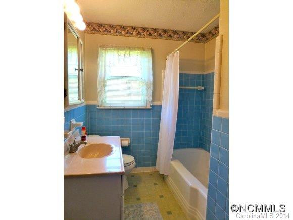 111 East Walker Street - Photo 12