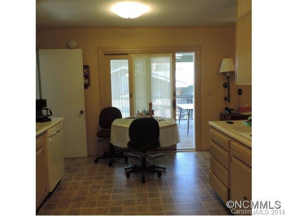 17 Grove Circle - Photo 2