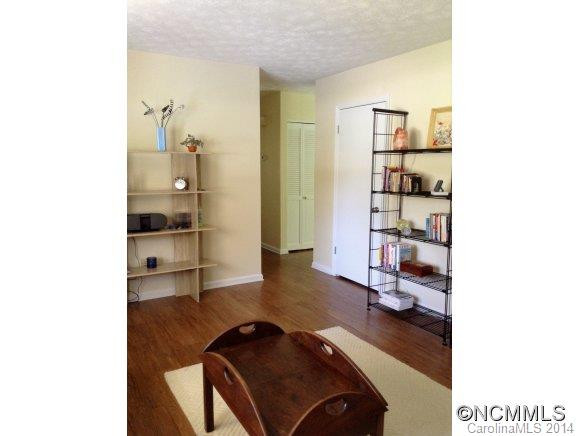 20 Springside Drive - Photo 3