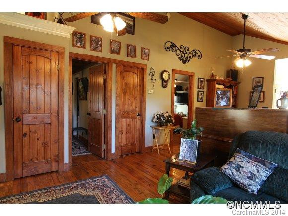 110 Totem Pole Lane - Photo 4