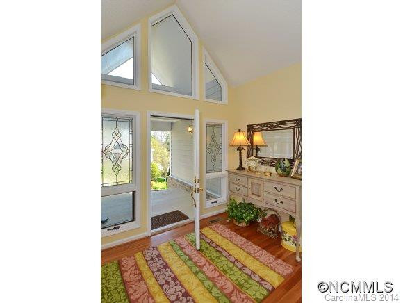 112 Broadmoor Drive - Photo 2
