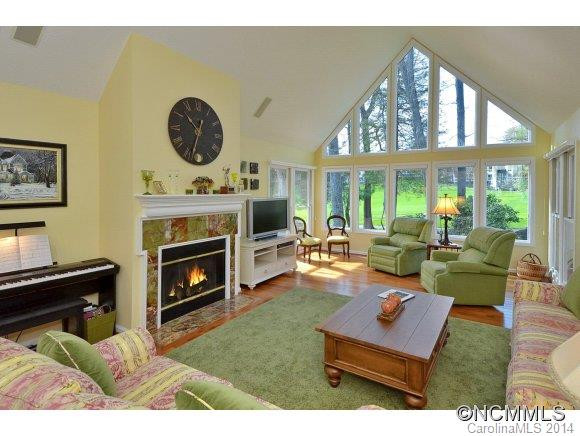 112 Broadmoor Drive - Photo 3