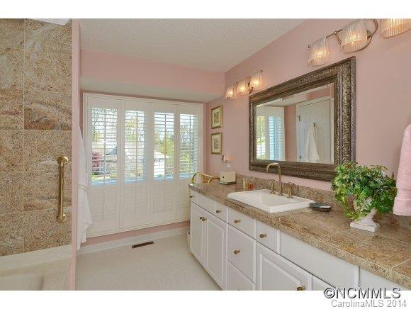 112 Broadmoor Drive - Photo 10