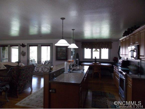 100 Freedom Dr - Photo 4