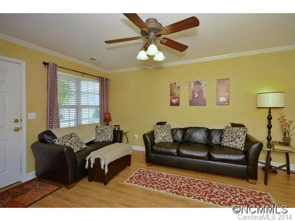 319 Wiltshire Circle - Photo 2