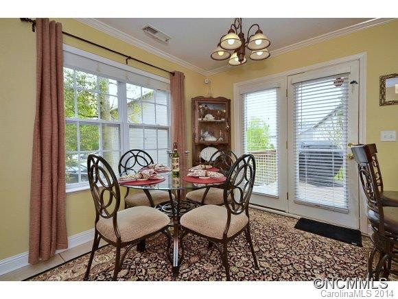 319 Wiltshire Circle - Photo 4