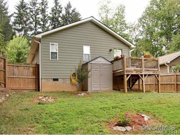 33 SANDHURST DRIVE - Photo 2