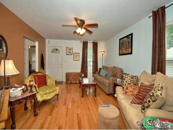 33 SANDHURST DRIVE - Photo 3