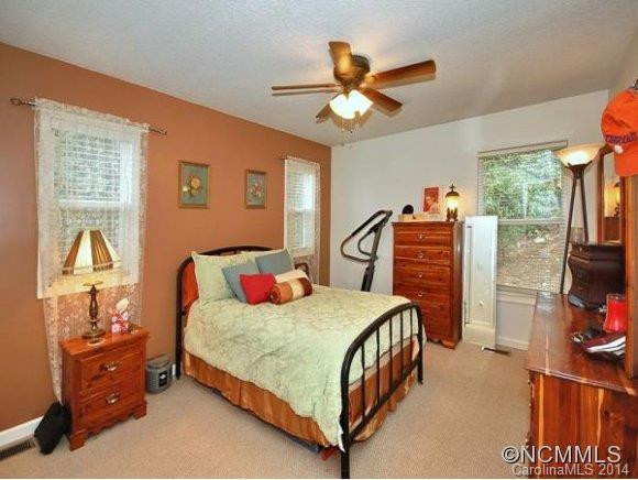33 SANDHURST DRIVE - Photo 6