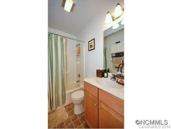 33 SANDHURST DRIVE - Photo 8