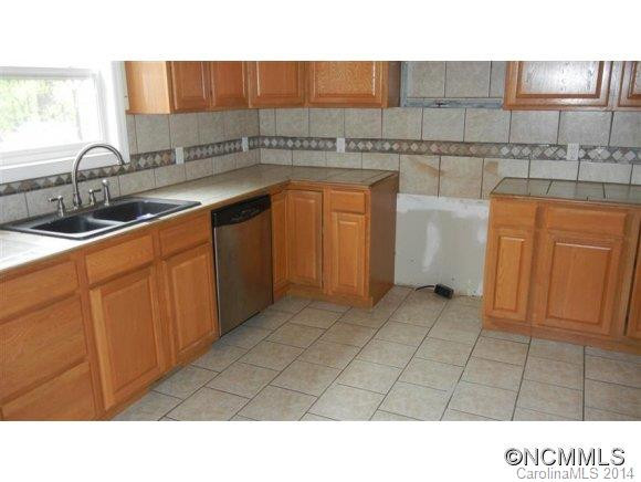 711 Halsbury Avenue - Photo 3