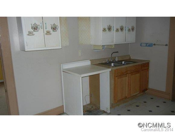 711 Halsbury Avenue - Photo 9