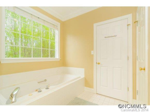 215 GREEN MEADOWS Ln - Photo 15